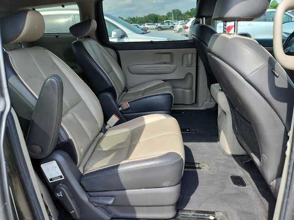 2017 KIA SEDONA LX
