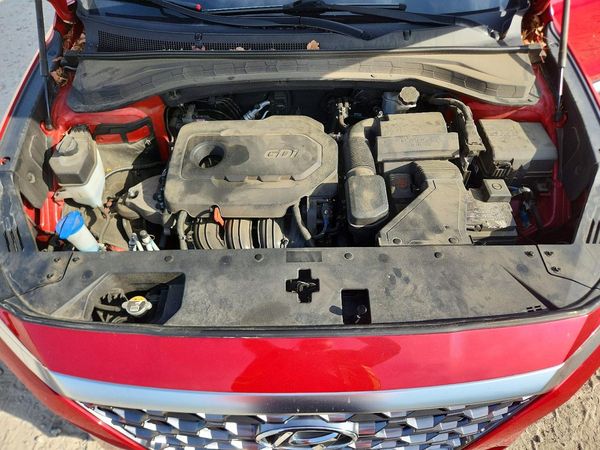2020 HYUNDAI SANTA FE SE — Engine bay