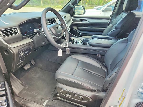 2025 JEEP WAGONEER Series II — DENT