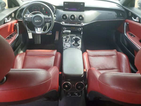 2022 KIA STINGER GT-Line