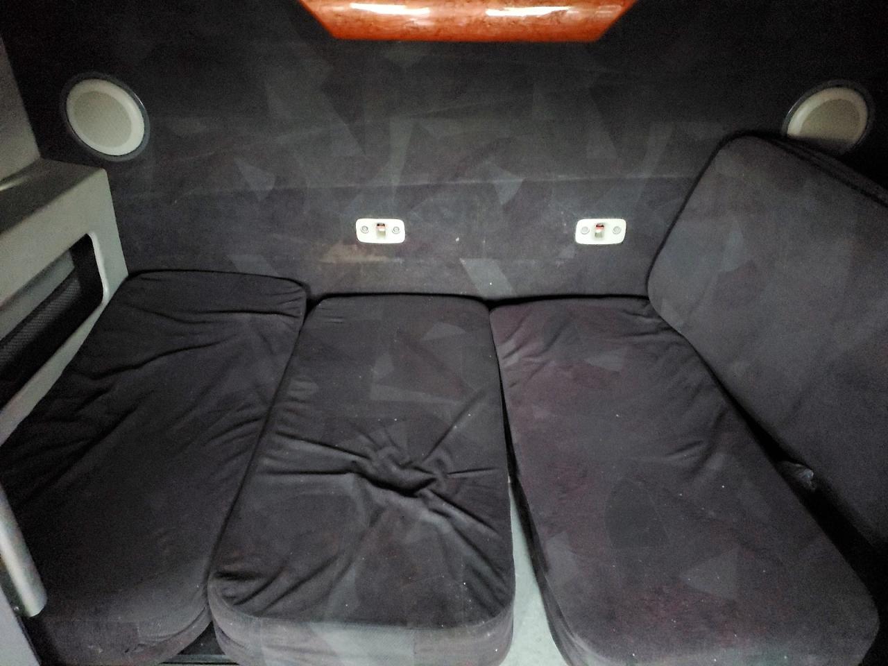 2011 VOLVO VN