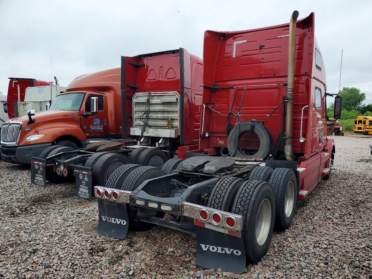 2011 VOLVO VN