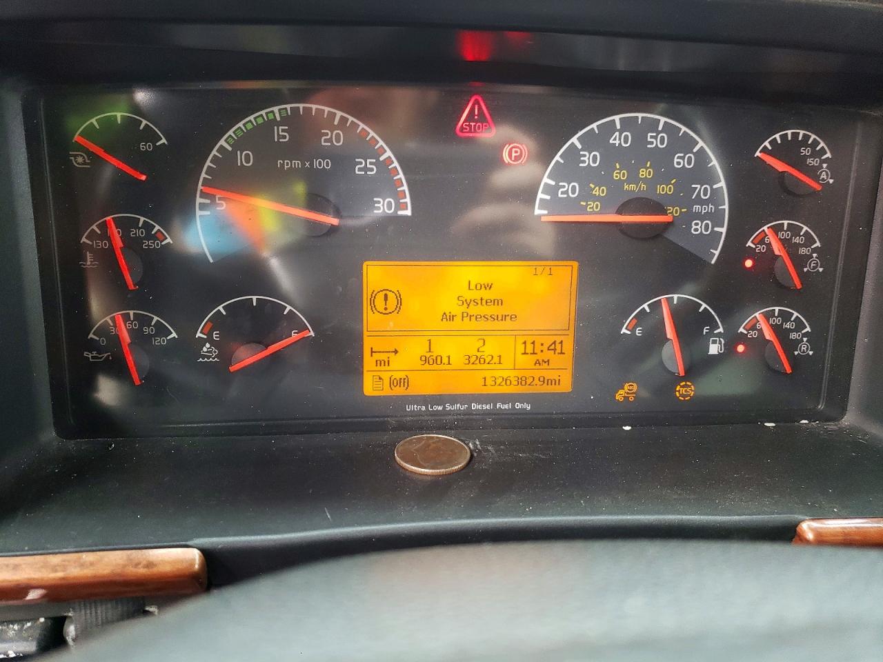 2011 VOLVO VN
