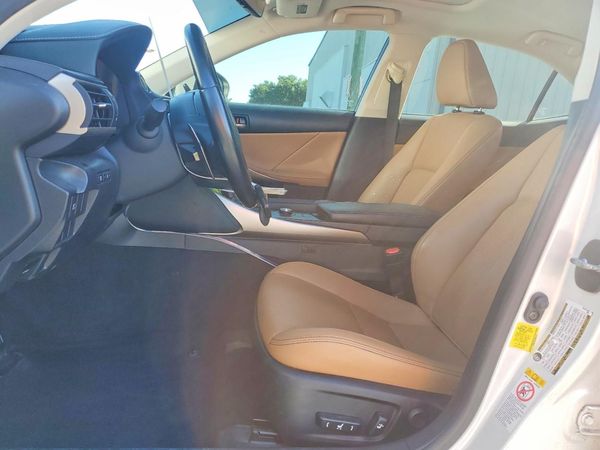 2017 LEXUS IS 200t