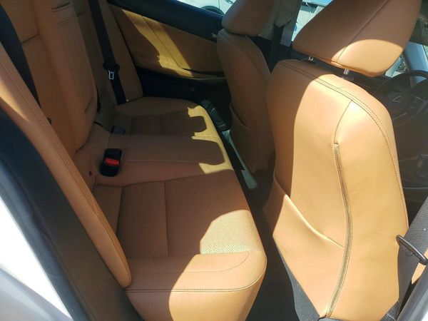 2017 LEXUS IS 200t
