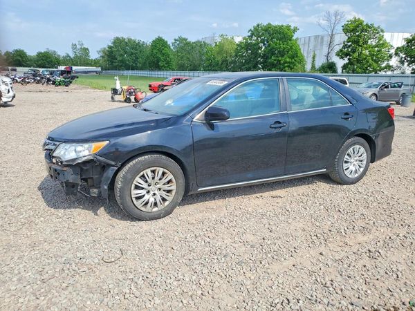 2014 TOYOTA CAMRY