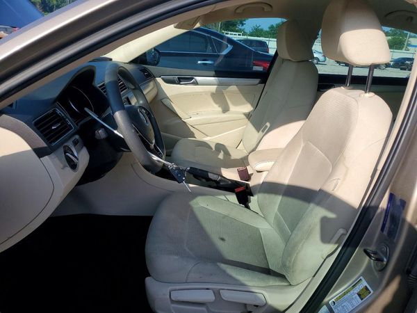 2017 VOLKSWAGEN PASSAT