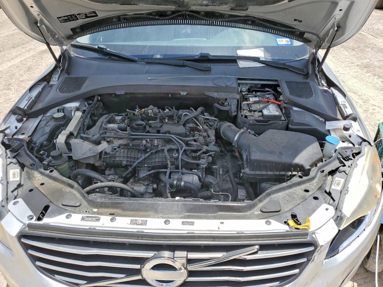 2015 VOLVO XC60 Platinum (non R design)