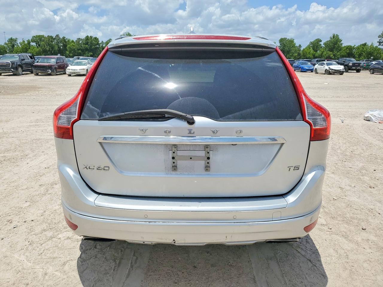 2015 VOLVO XC60 Platinum (non R design)