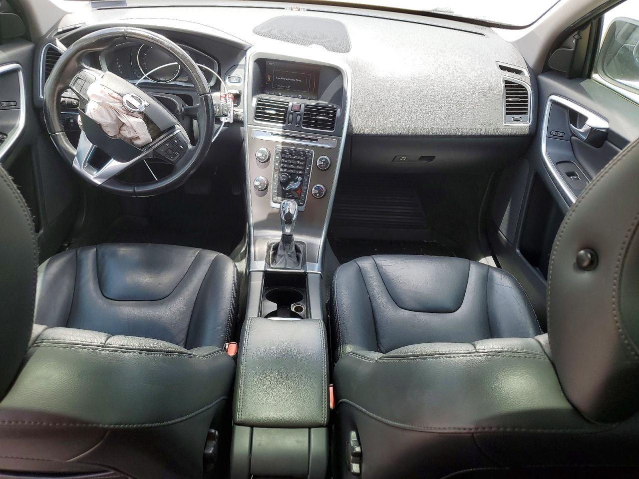 2015 VOLVO XC60 Platinum (non R design)
