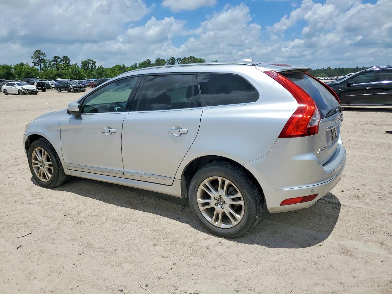 2015 VOLVO XC60 Platinum (non R design)