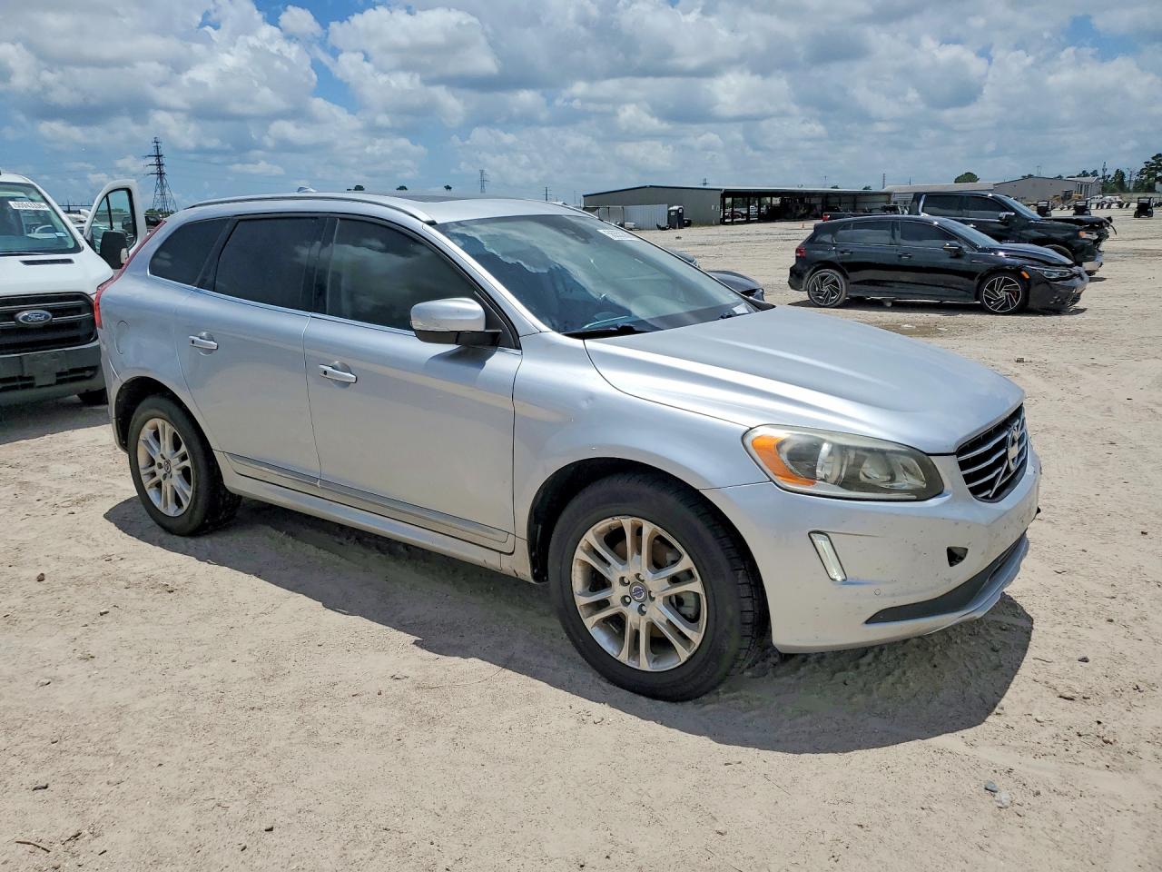 2015 VOLVO XC60 Platinum (non R design)