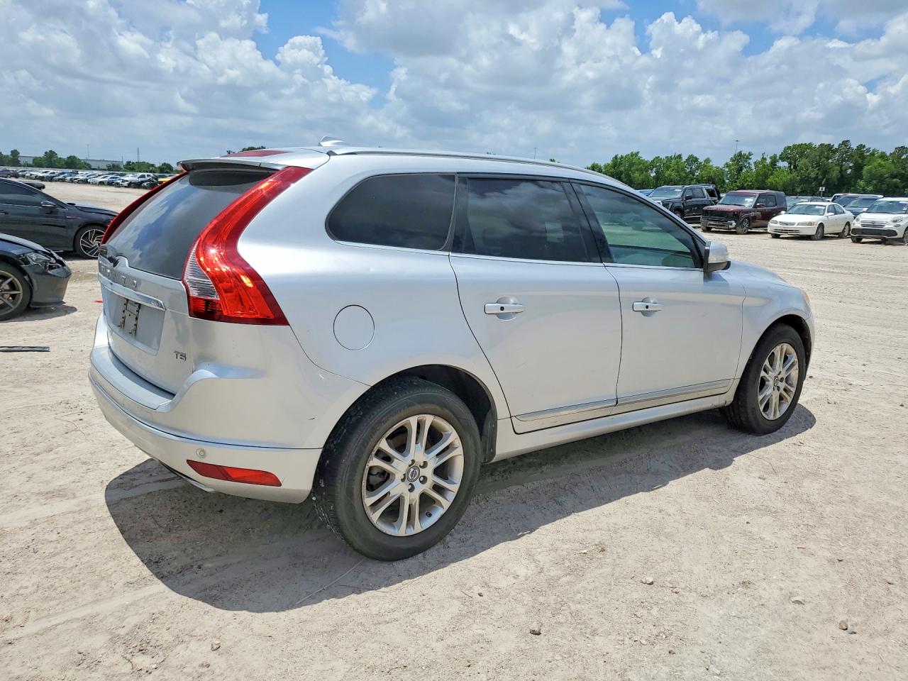 2015 VOLVO XC60 Platinum (non R design)