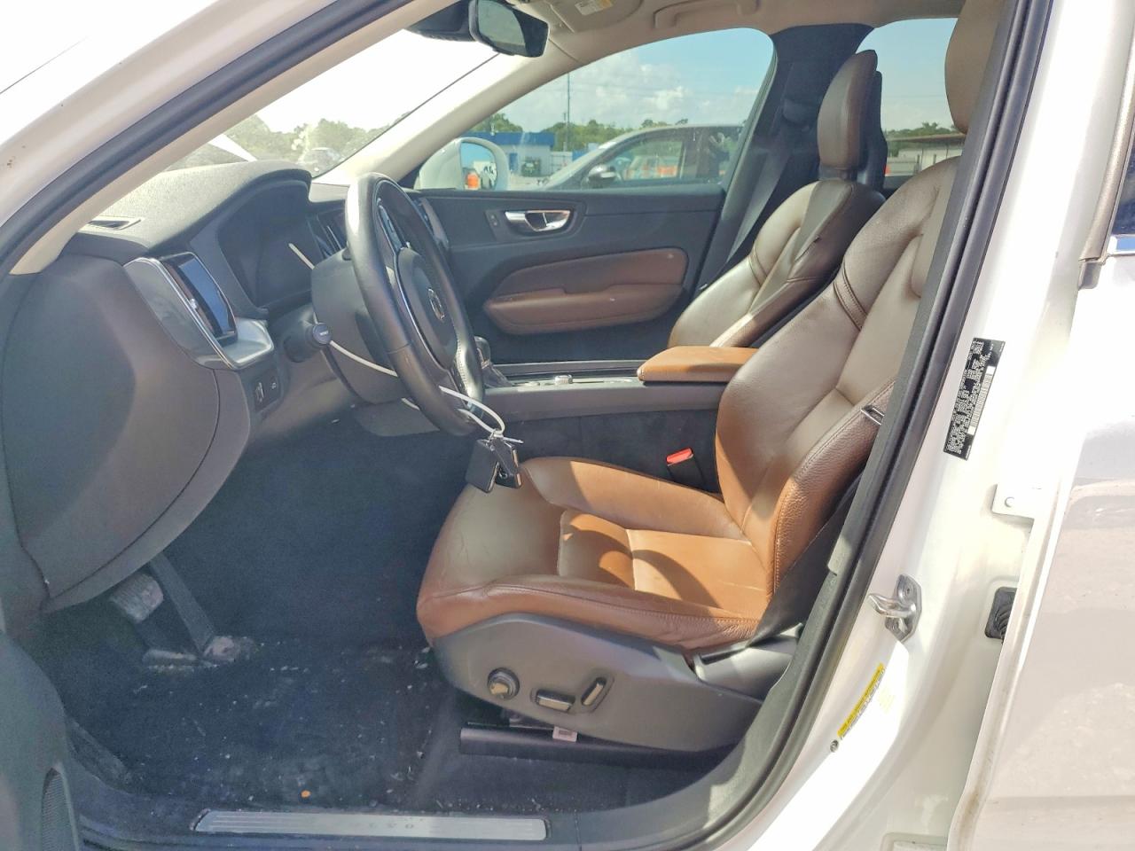 2018 VOLVO XC60 Momentum