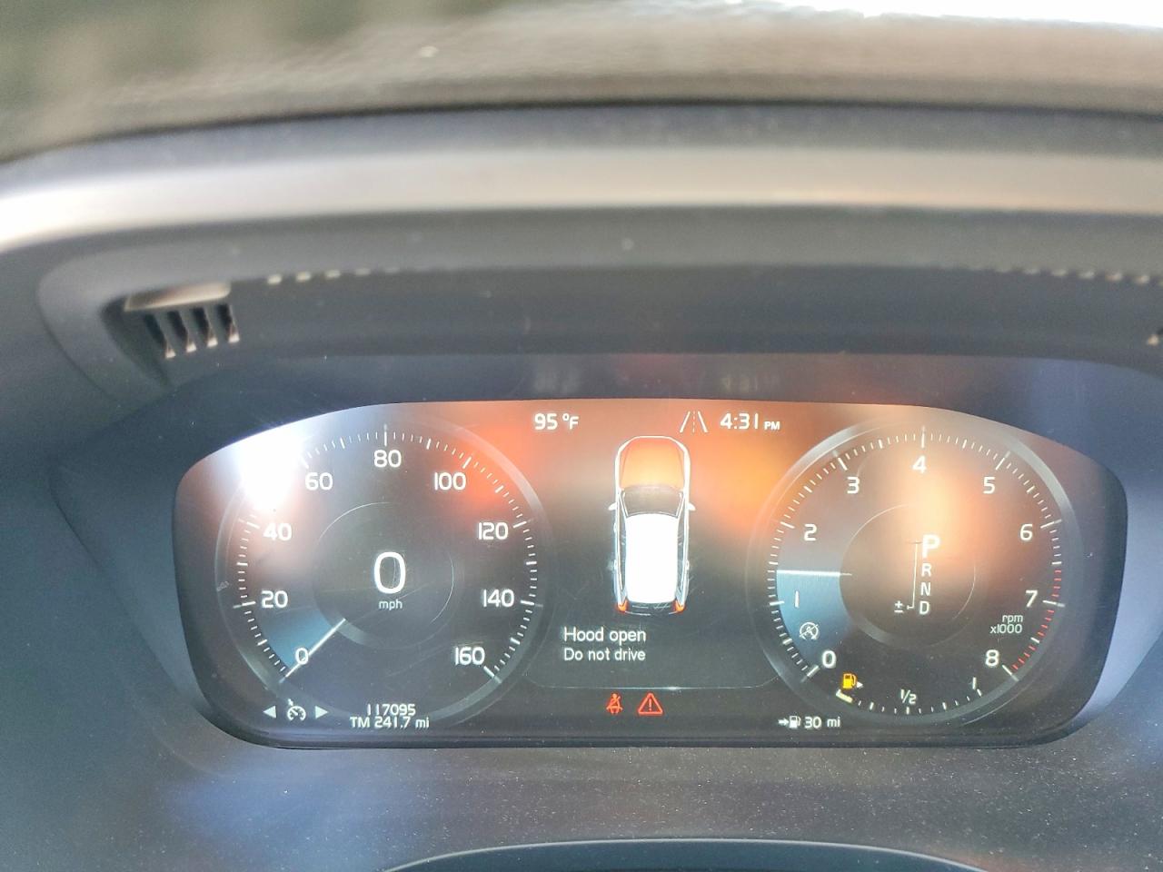 2018 VOLVO XC60 Momentum