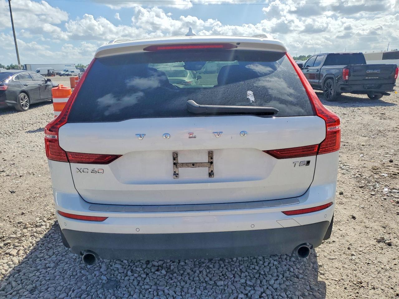 2018 VOLVO XC60 Momentum