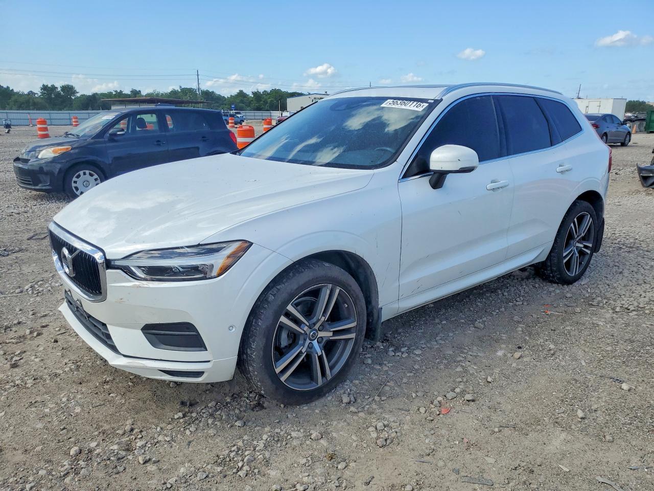 2018 VOLVO XC60 Momentum