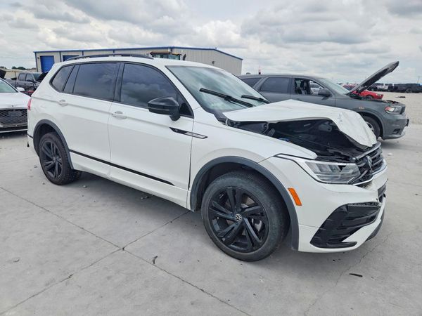 2023 VOLKSWAGEN TIGUAN SE R-Line Black