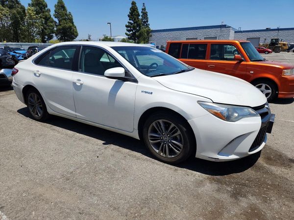 2015 TOYOTA CAMRY Hybrid — Passenger 3/4