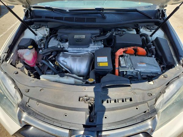 2015 TOYOTA CAMRY Hybrid — Engine bay