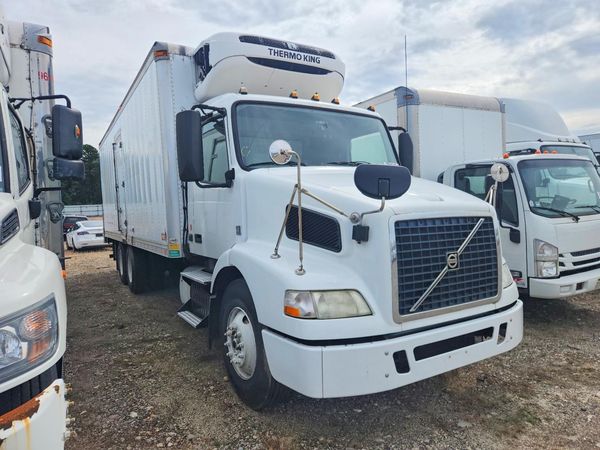 2014 VOLVO VNM
