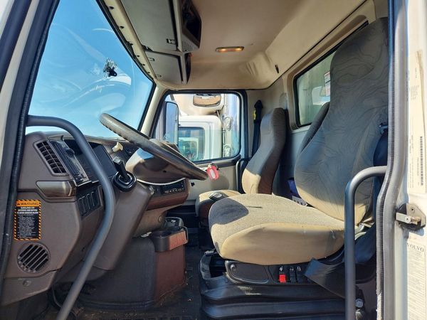 2014 VOLVO VNM