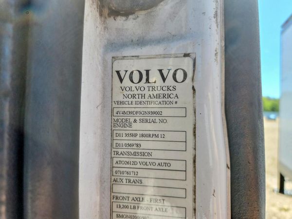 2016 VOLVO VNM