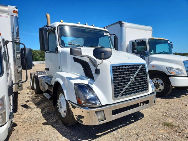 2016 VOLVO VNL