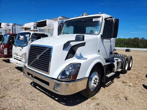 2016 VOLVO VNL
