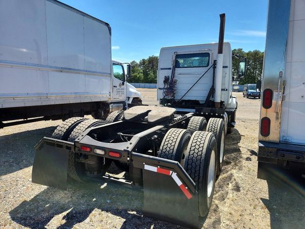 2016 VOLVO VNL