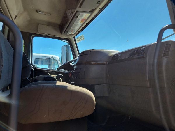 2016 VOLVO VNL