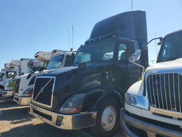 2016 VOLVO VNL