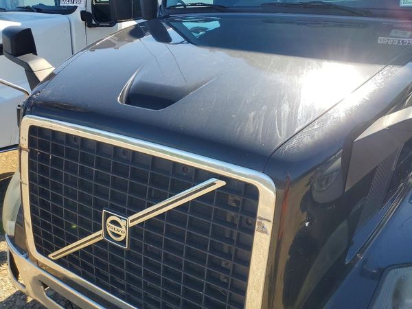 2016 VOLVO VNL