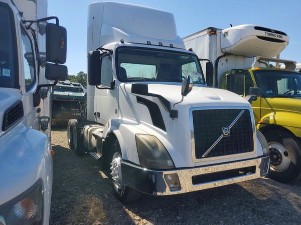 2016 VOLVO VNL