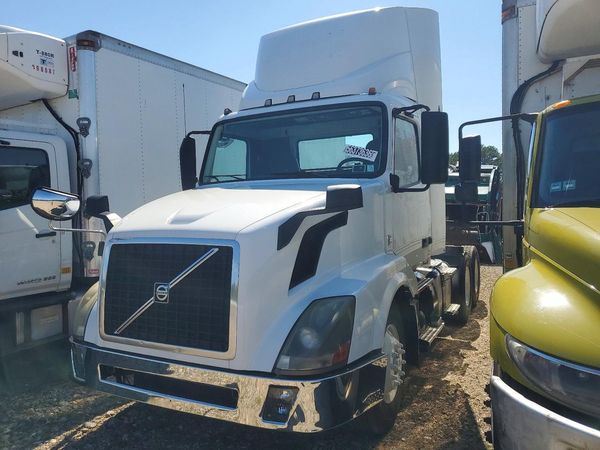 2016 VOLVO VNL