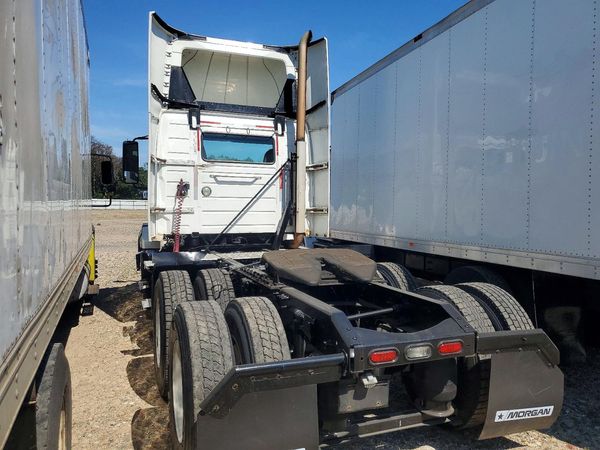 2016 VOLVO VNL