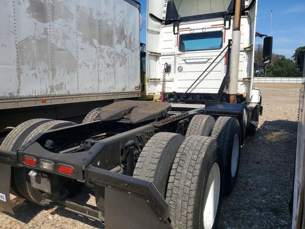 2016 VOLVO VNL