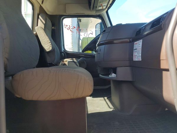 2016 VOLVO VNL