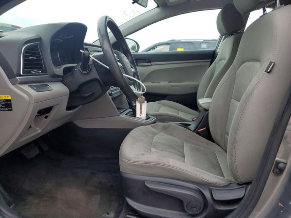 2018 HYUNDAI ELANTRA SE
