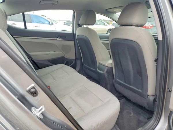2018 HYUNDAI ELANTRA SE