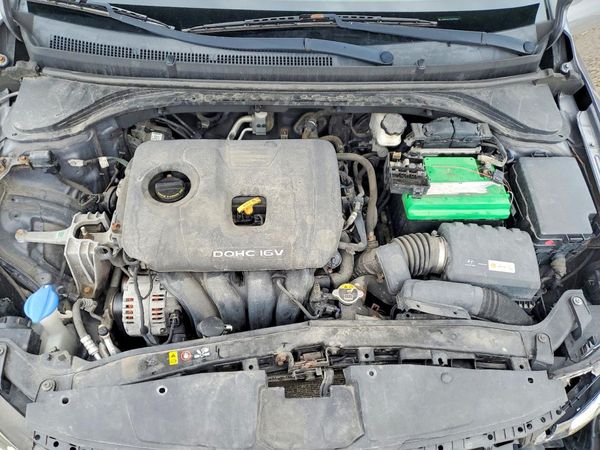 2018 HYUNDAI ELANTRA SE