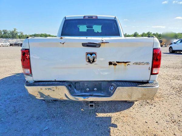 2014 RAM 1500 ST QUAD CAB 4X4