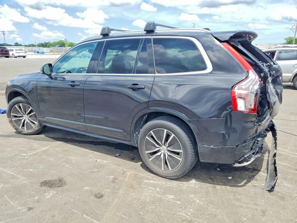 2020 VOLVO XC90 Momentum