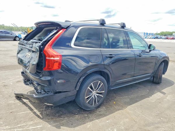 2020 VOLVO XC90 Momentum