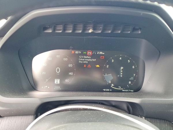 2020 VOLVO XC90 Momentum