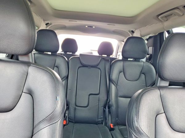 2020 VOLVO XC90 Momentum