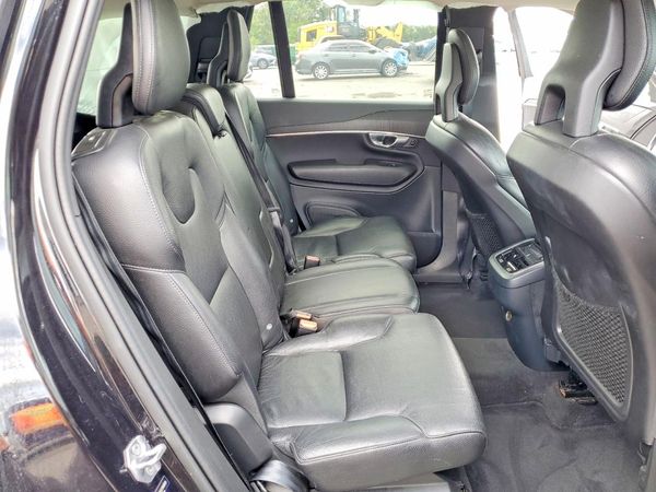 2020 VOLVO XC90 Momentum