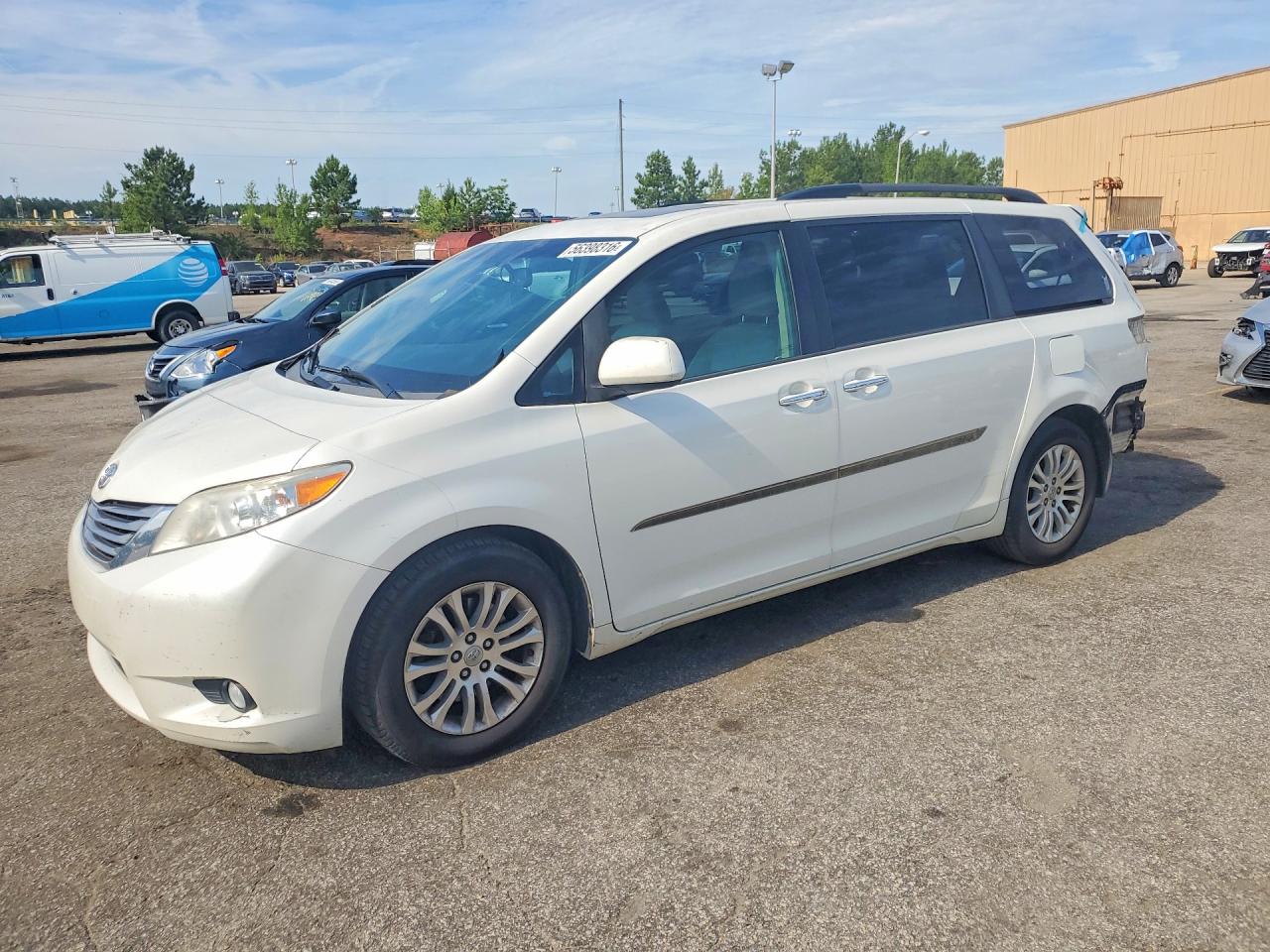 2017 TOYOTA SIENNA
