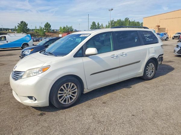2017 TOYOTA SIENNA