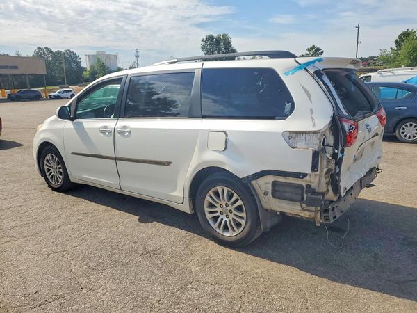 2017 TOYOTA SIENNA